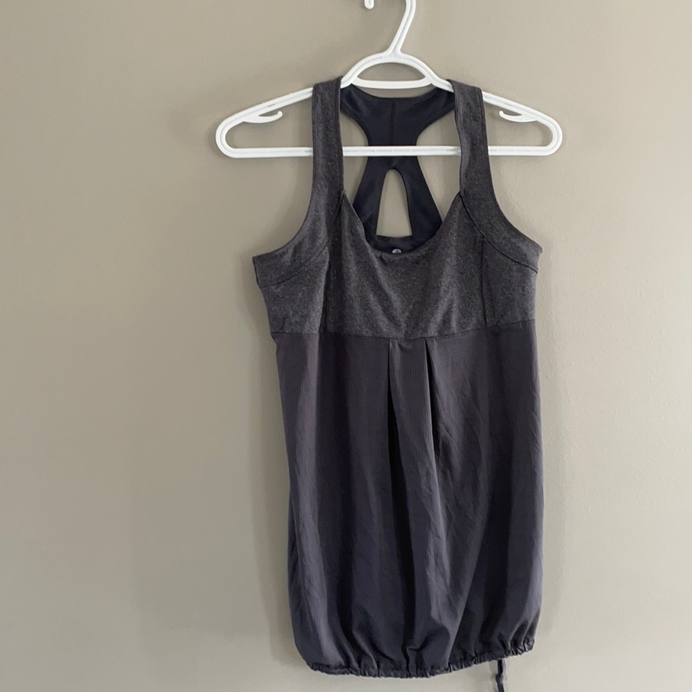 EUC Old Navy tank with built in bra
